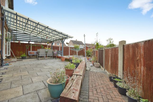 38, Stanley Avenue, Chesterfield photo 4