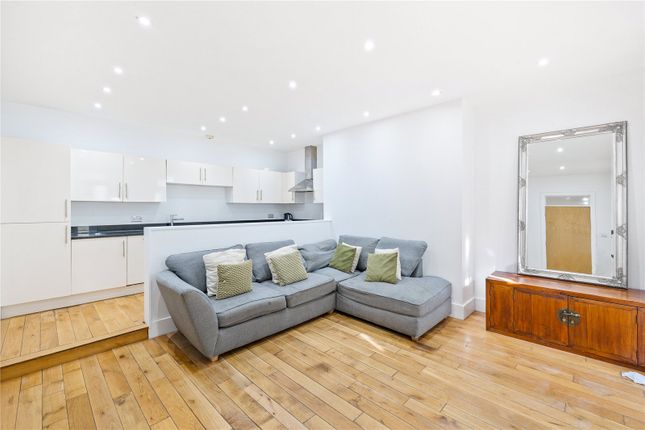 Thumbnail Flat for sale in Grand Avenue, Hove, East Sussex