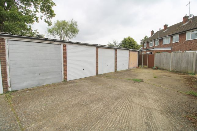 End terrace house for sale in Saville Crescent, Ashford