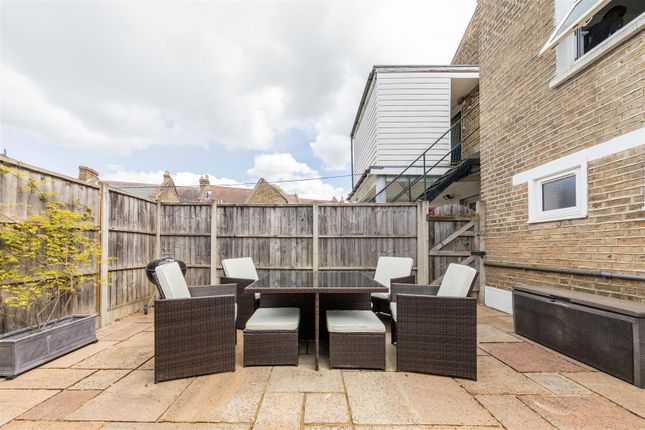 Flat for sale in Chelmsford Road, London