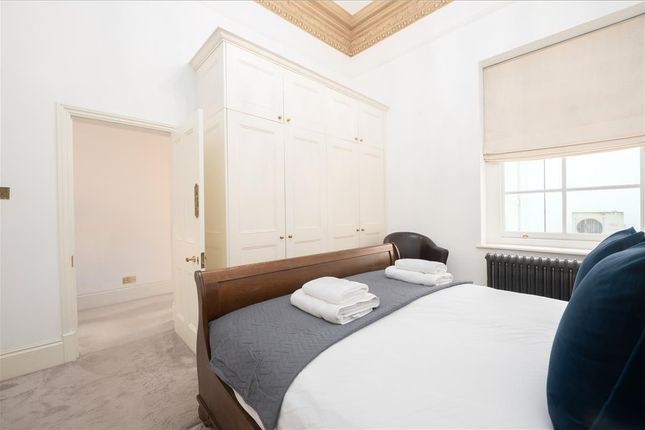 Flat to rent in Pont Street, Chelsea, London