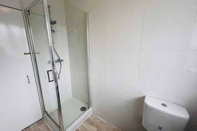 28A, Chesterfield photo 5