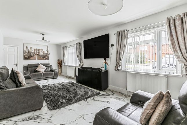 17, Queens Gardens, St. Neots photo 2