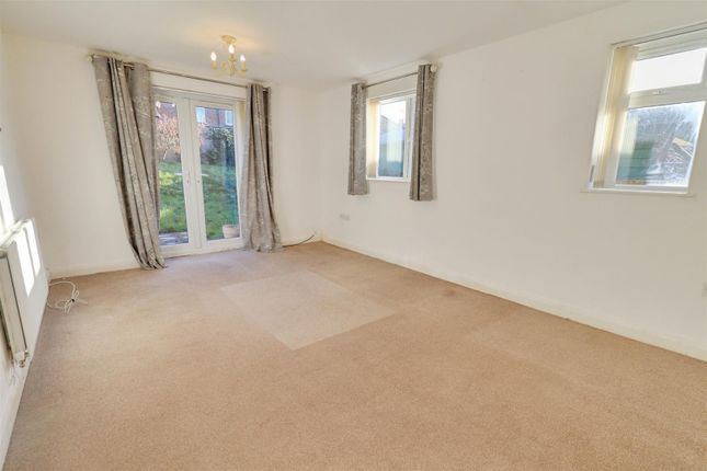 8A, Brook Close, Crewe photo 2