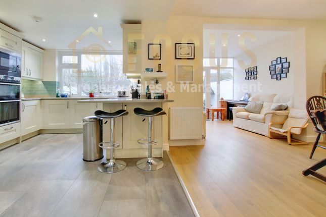 42 Grange Road, Wigston photo 2