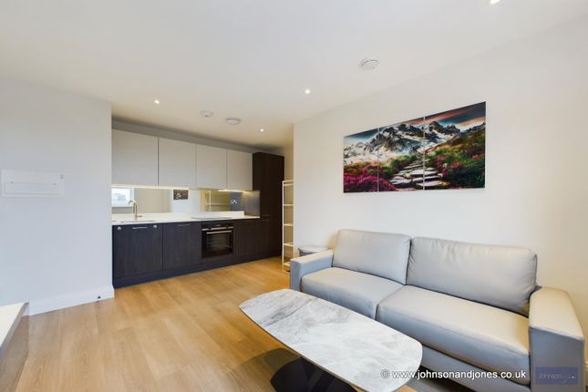 17, Portman House, Chertsey photo 3