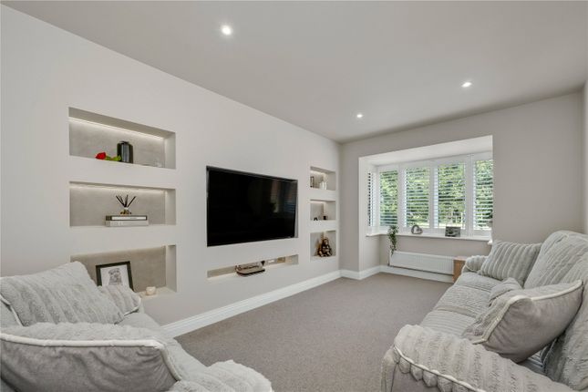 28, Nightingale Avenue, Chertsey photo 3