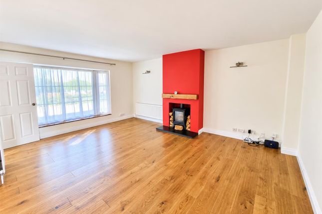 20, Lodge Gardens, Gosport photo 3