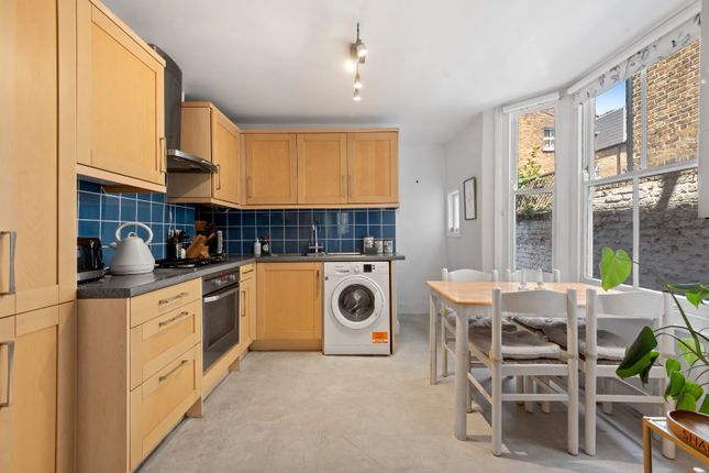 Flat B, 40, Aliwal Road, London photo 4