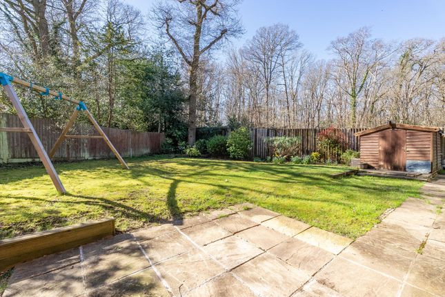 8, Falconwood, Leatherhead photo 4