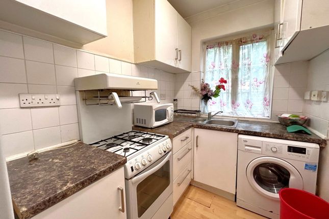 111, Willow Tree Lane, Hayes photo 4