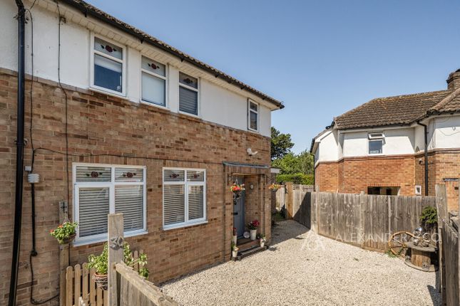 3-bed house on 30, Chiltern Avenue, Dunstable, £400,000