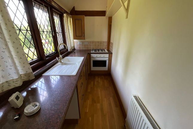 4 The Thatched House, Pinewoods, Bexhill-on-Sea photo 5