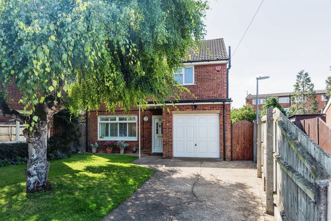 Thumbnail Detached house for sale in Alexander Road, Stotfold, Hitchin