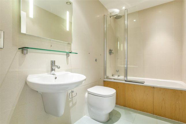 Flat to rent in Ivory House, East Smithfield