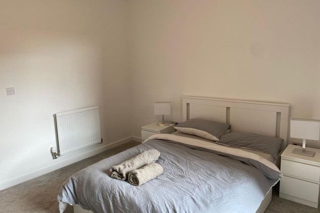 Flat to rent in East Acton Lane, London
