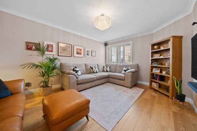43, David Avenue, Stirling photo 2