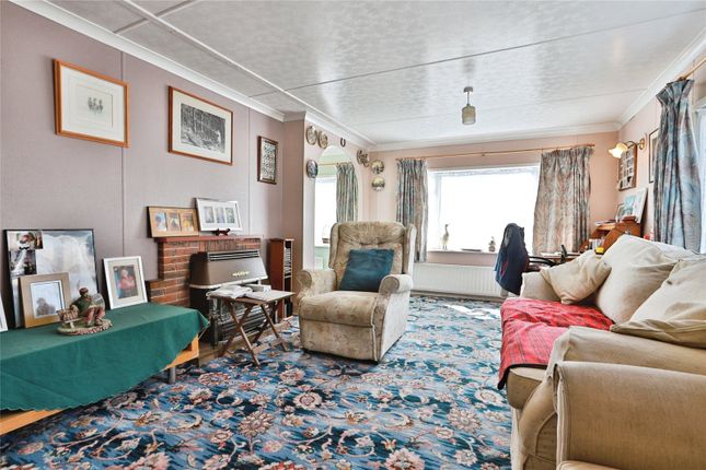19, Lumby Drive Mobile Home Park, HAMPSHIRE photo 4