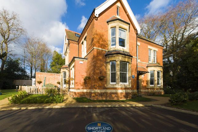 Flat to rent in North Avenue, Stoke Park, Coventry