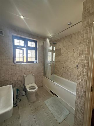 Room 6, 17, Palmerston Road, Buckhurst Hill photo 5