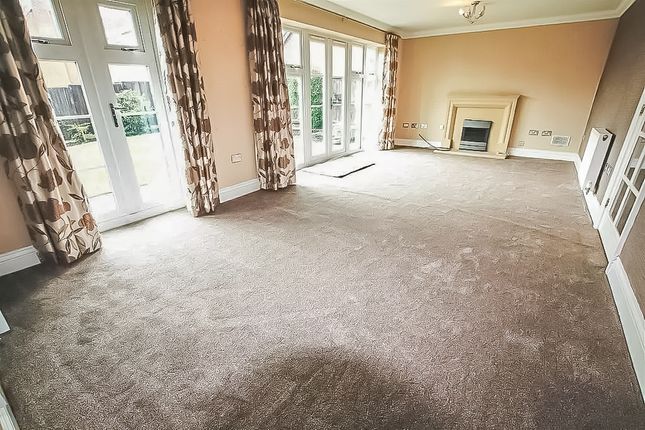 2, Coley Close, Worcester photo 4