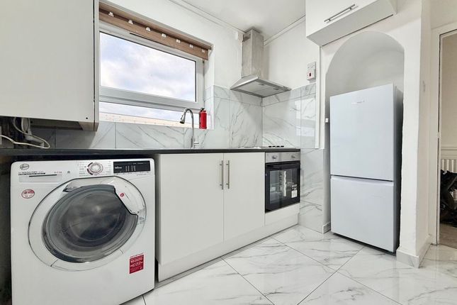 Millstream Road, London photo 2