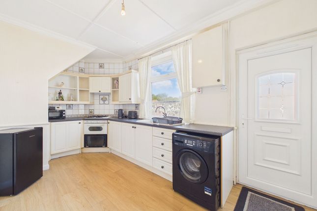 10 Myrtle Grove, Newcastle Upon Tyne photo 3