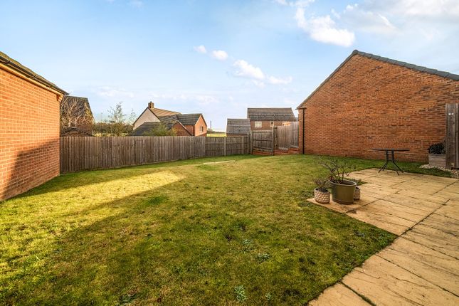 18, Loganberry Way, Henlow photo 4