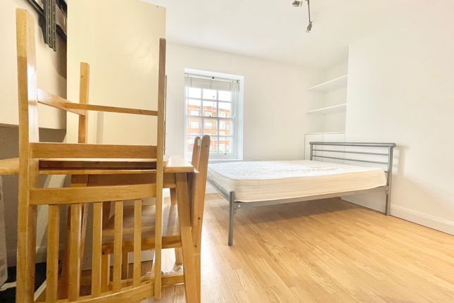 Studio to rent in The Burroughs, London
