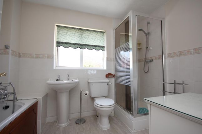 148, Bourton Way, Wellingborough photo 3