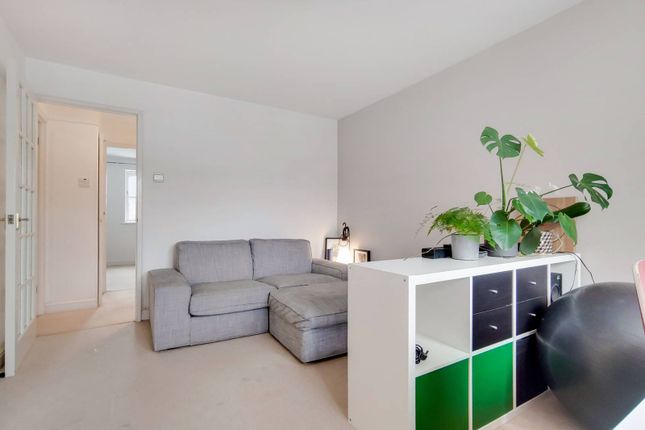 Thumbnail Flat to rent in Wheat Sheaf Close, Canary Wharf, London