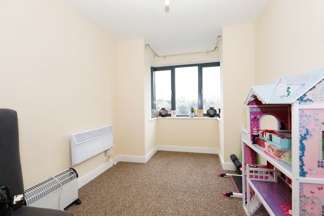 Flat for sale in Vine Close, Fordhouses, Wolverhampton