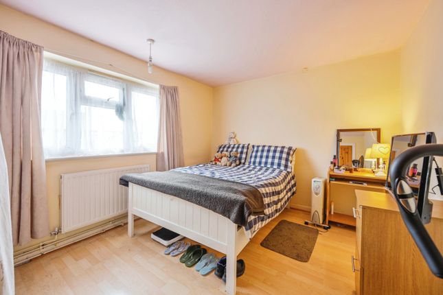 16, Sandalwood Road, Staffordshire photo 4