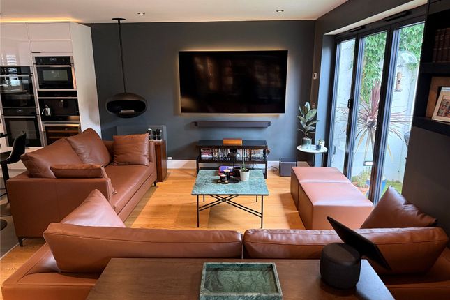 3, Buxton Mews, London photo 2