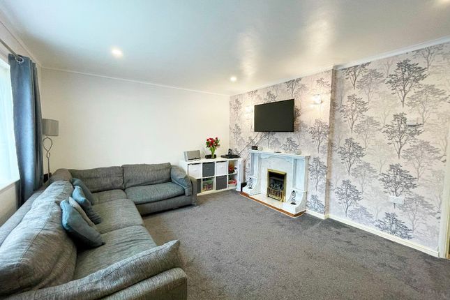 Flat for sale in Dudley Road, Harold Hill, Romford