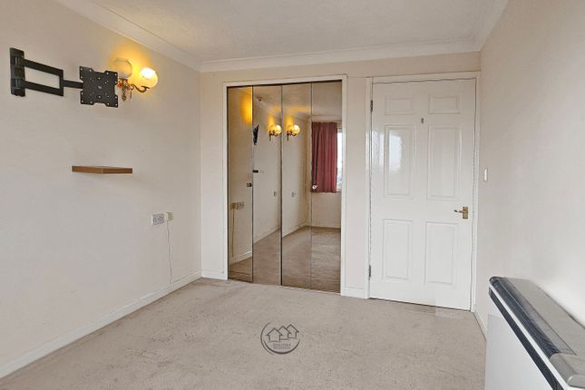 Flat for sale in Turners Hill, Waltham Cross