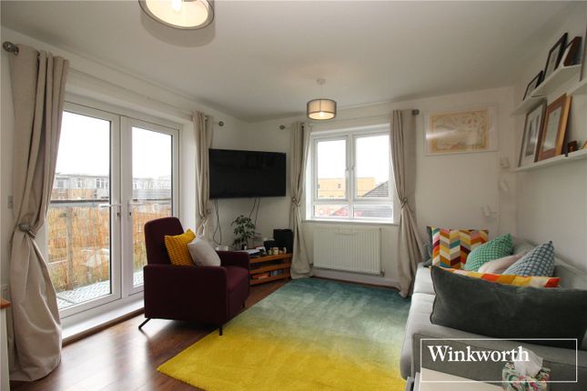 19, Taylor Court, Borehamwood photo 4