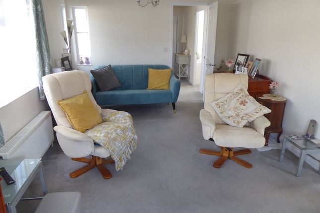 10, The Compasses, Alfold, Cranleigh photo 5