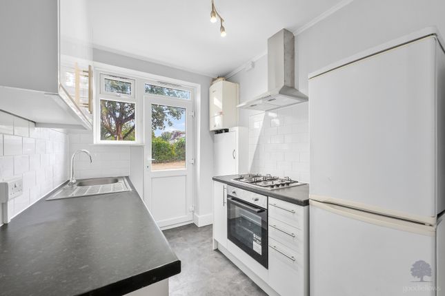 19, Central Gardens, Surrey photo 2