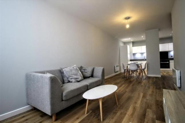 Flat to rent in 1 Tate House, 5-7 New York Road, Leeds