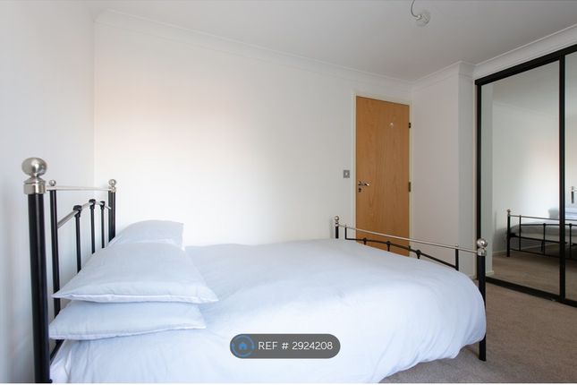 Flat, Bradwell Court Bradwell Green, Hutton, Brentwood photo 3
