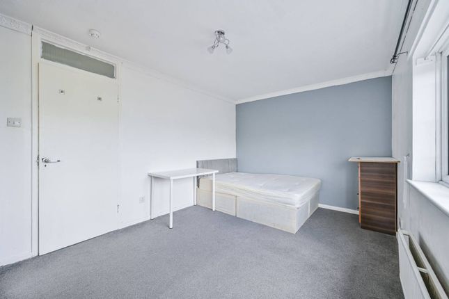 Terraced house to rent in Bancroft Road, Mile End, London
