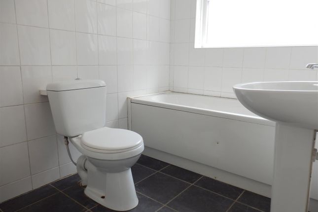 2, Norman Avenue, Warwickshire photo 5