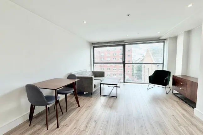 Flat 8, Sapphire Court, Redbridge photo 4