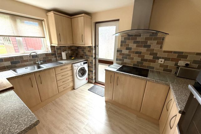 130, Coulthwaite Way, Rugeley photo 3