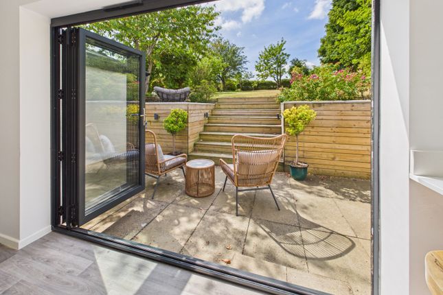 29, Hatton Close, Dronfield photo 2