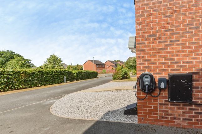 3, Heath Place, Winsford photo 2
