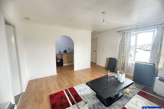 187 Elm Court, Luton photo 3