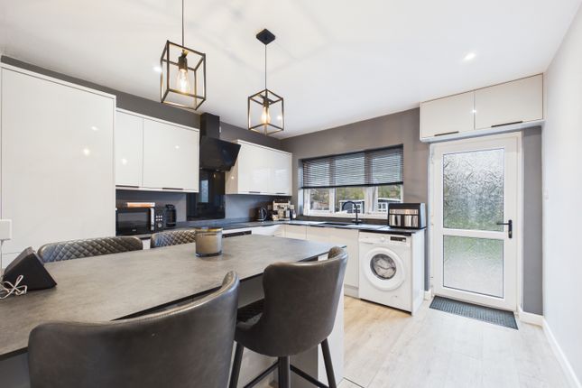 3, Hardhurst Road, Dronfield photo 3