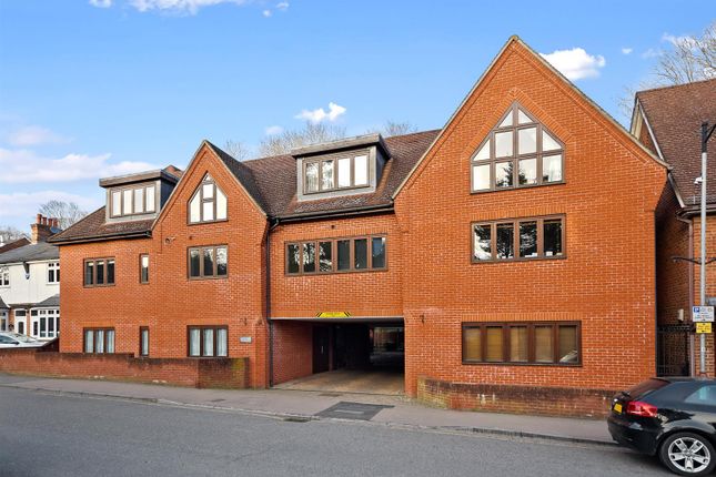 Thumbnail Flat for sale in Lower Road, Chorleywood